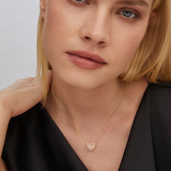 NEW Kendra Scott Rose Quartz Ari Heart Short Length 14K Yellow Gold Necklace NWT - Picture 4 of 8